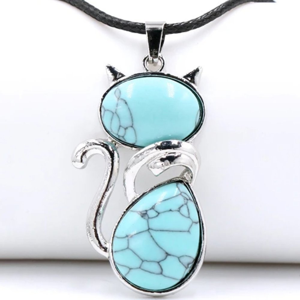 Cute Cat Blue Howlite Stone Pendant Necklace - Picture 1 of 2